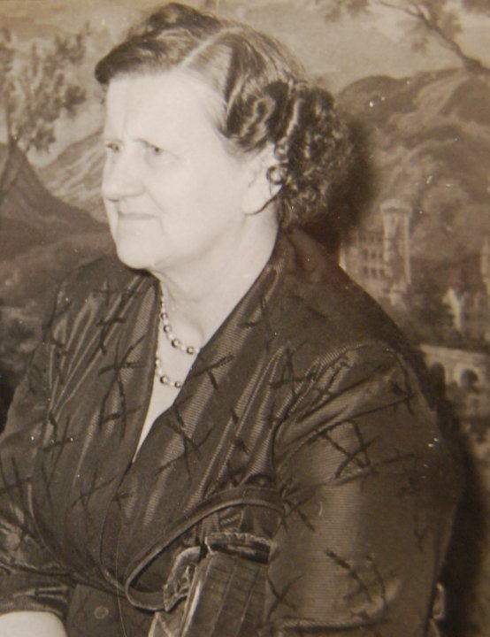 Ester Svahn 1909-1990